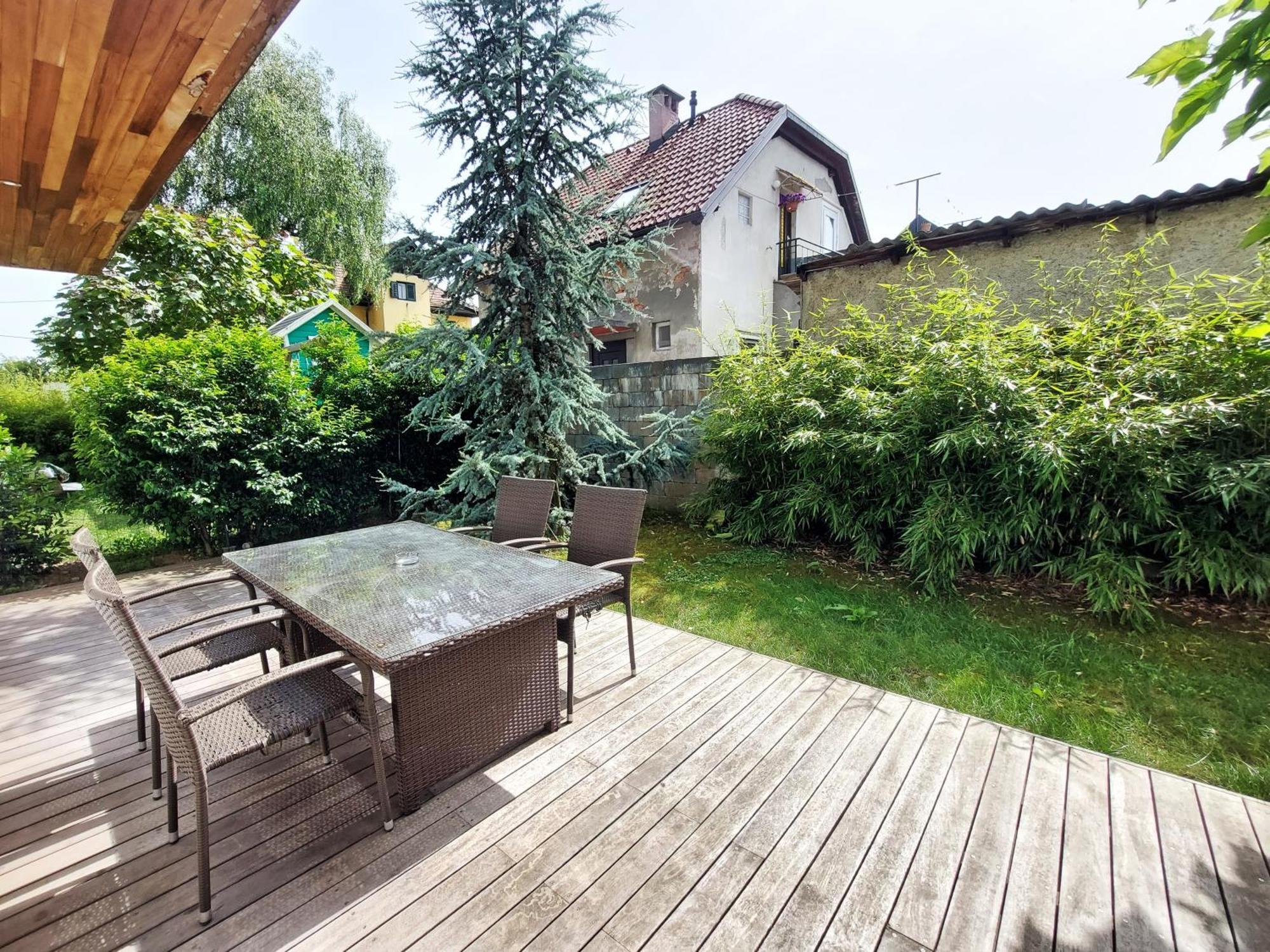 Bed and breakfast Sunny Terraces Rose Valley, Ljubljana Extérieur photo